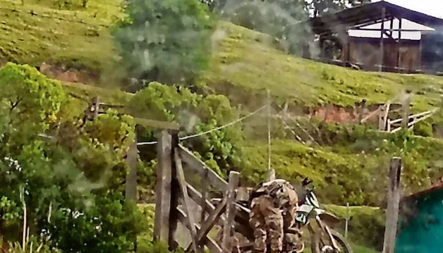 Asesinan a familia por no vender sus tierras en Guerrero; pobladores huyen tras ataque de grupo armado Asesinan a familia por no vender sus tierras en Guerrero; pobladores huyen tras ataque de grupo armado