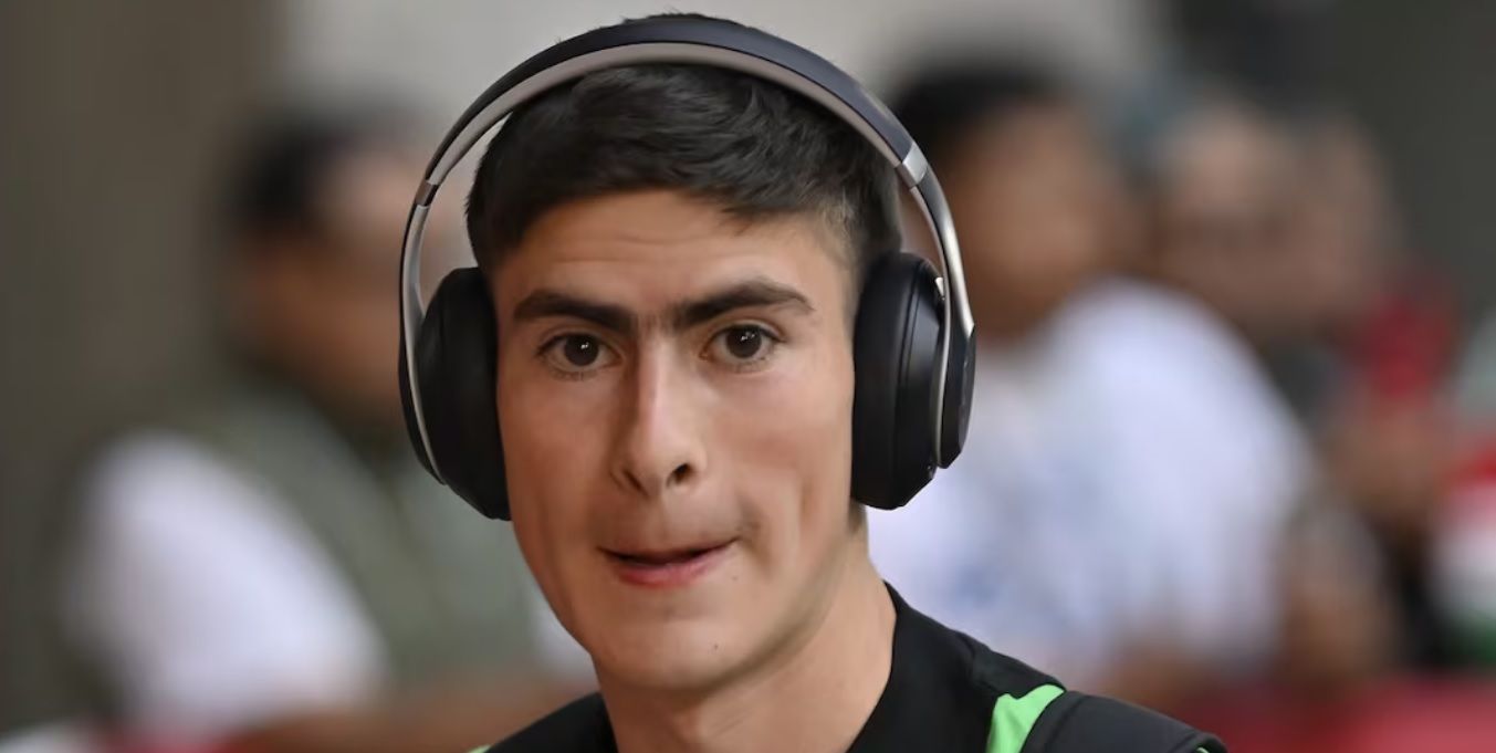Así fue la llegada de Armando González a Grecia para reportar con el Olympiacos Así fue la llegada de Armando González a Grecia para reportar con el Olympiacos