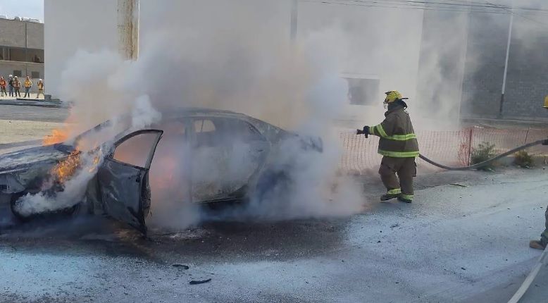 Se incendian al menos 8 vehículos en 3 hechos diferentes en Ciudad Juárez; se investigan las causas