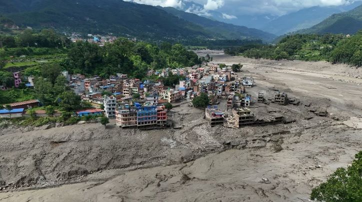 Avalancha de lodo arrasa entre Nepal y China; hay 55 muertos y 403 desaparecidos Avalancha de lodo arrasa entre Nepal y China; hay 55 muertos y 403 desaparecidos