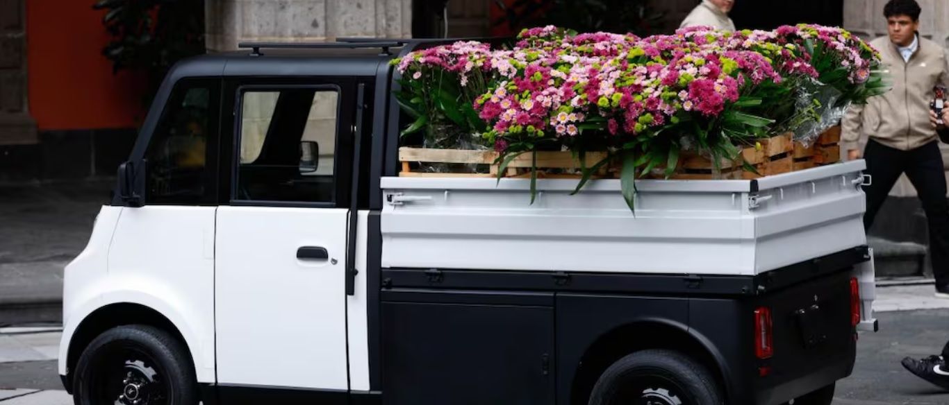 Sheinbaum presenta Olinia Carga; puede transportar hasta 650 kilos Sheinbaum presenta Olinia Carga; puede transportar hasta 650 kilos