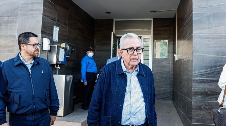 Rocha Moya retoma gubernatura de Sinaloa; “regreso con la frente limpia”, dice, pero EEUU lo requiere Rocha Moya retoma gubernatura de Sinaloa; “regreso con la frente limpia”, dice, pero EEUU lo requiere