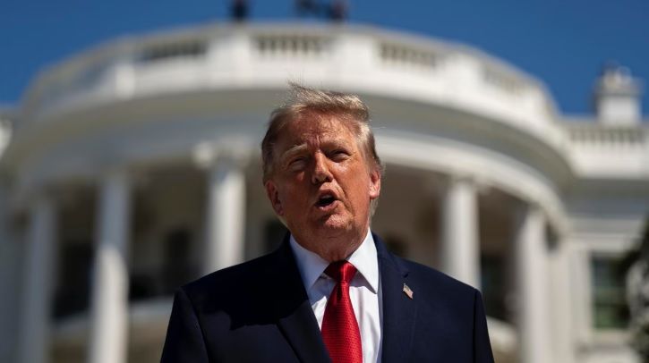 Trump va por estudiantes extranjeros: Demanda a 4 estados por leyes que ayudan a migrantes Trump va por estudiantes extranjeros: Demanda a 4 estados por leyes que ayudan a migrantes