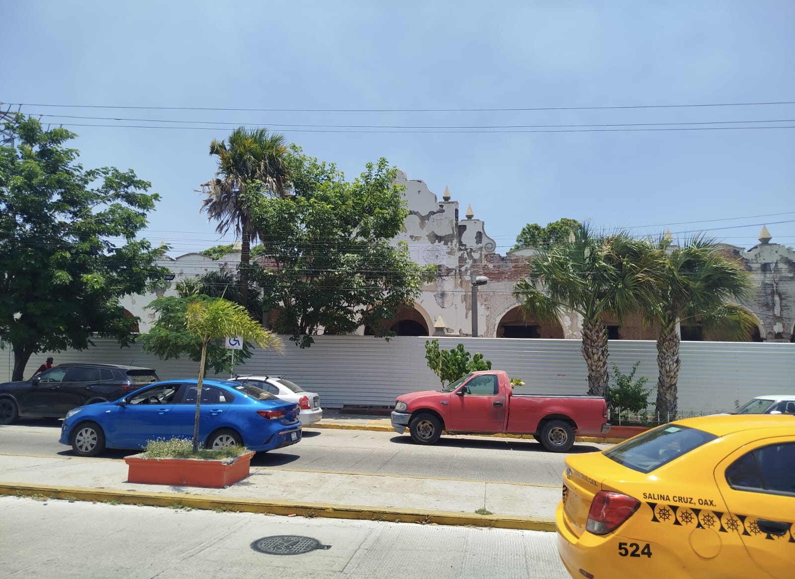 Abandono del Palacio Federal de Salina Cruz abre la puerta a particulares que buscan apropiárselo Abandono del Palacio Federal de Salina Cruz abre la puerta a particulares que buscan apropiárselo