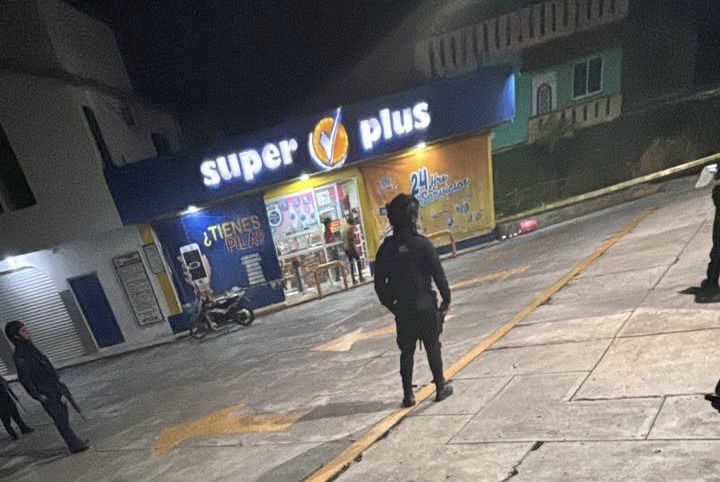 Muere despachador tiroteado en gasolinera de la carretera Alfonso Pérez Gasga, en Tlaxiaco, Oaxaca, esta madrugada