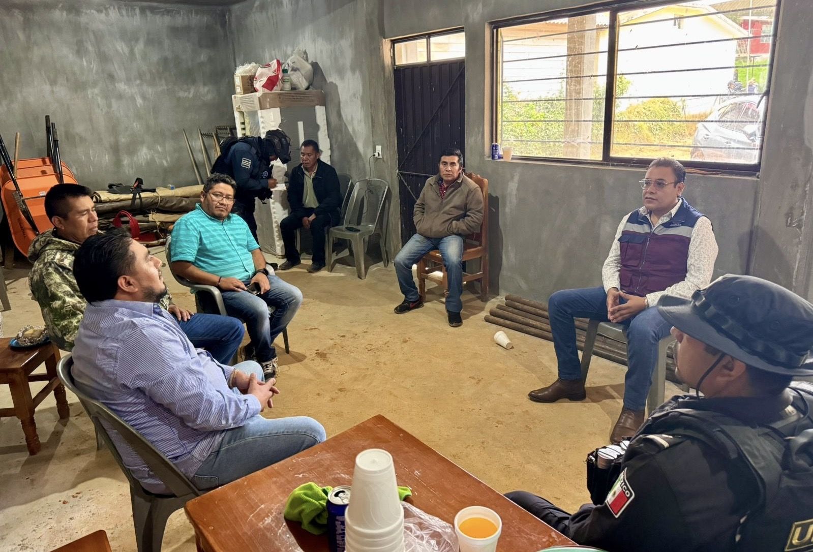 El Gobierno de Oaxaca dialoga con inconformes para liberar por vía pacífica a seis personas retenidas en Río Hondo, Miahuatlán El Gobierno de Oaxaca dialoga con inconformes para liberar por vía pacífica a seis personas retenidas en Río Hondo, Miahuatlán