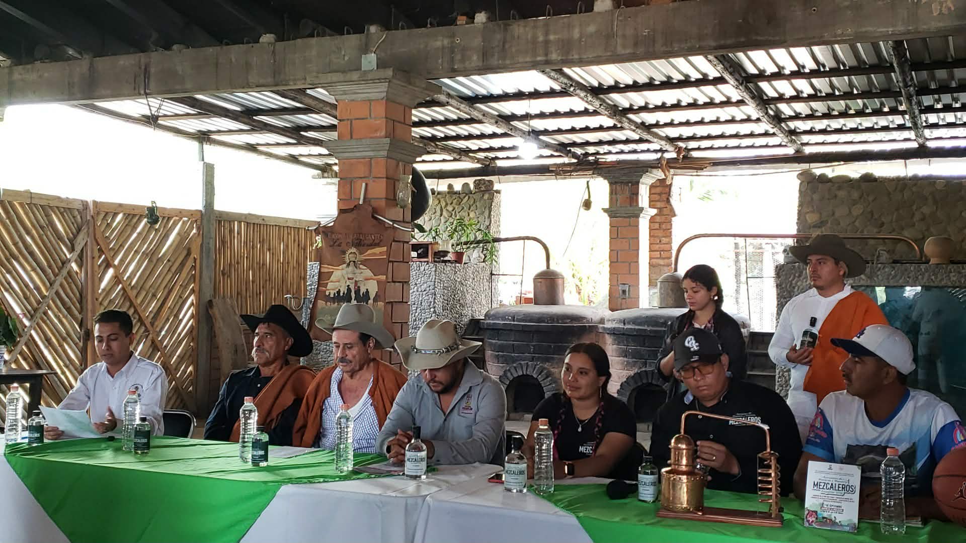 Todo listo en Zoquitlán para el primer Encuentro de maestras y maestros mezcaleros Todo listo en Zoquitlán para el primer Encuentro de maestras y maestros mezcaleros