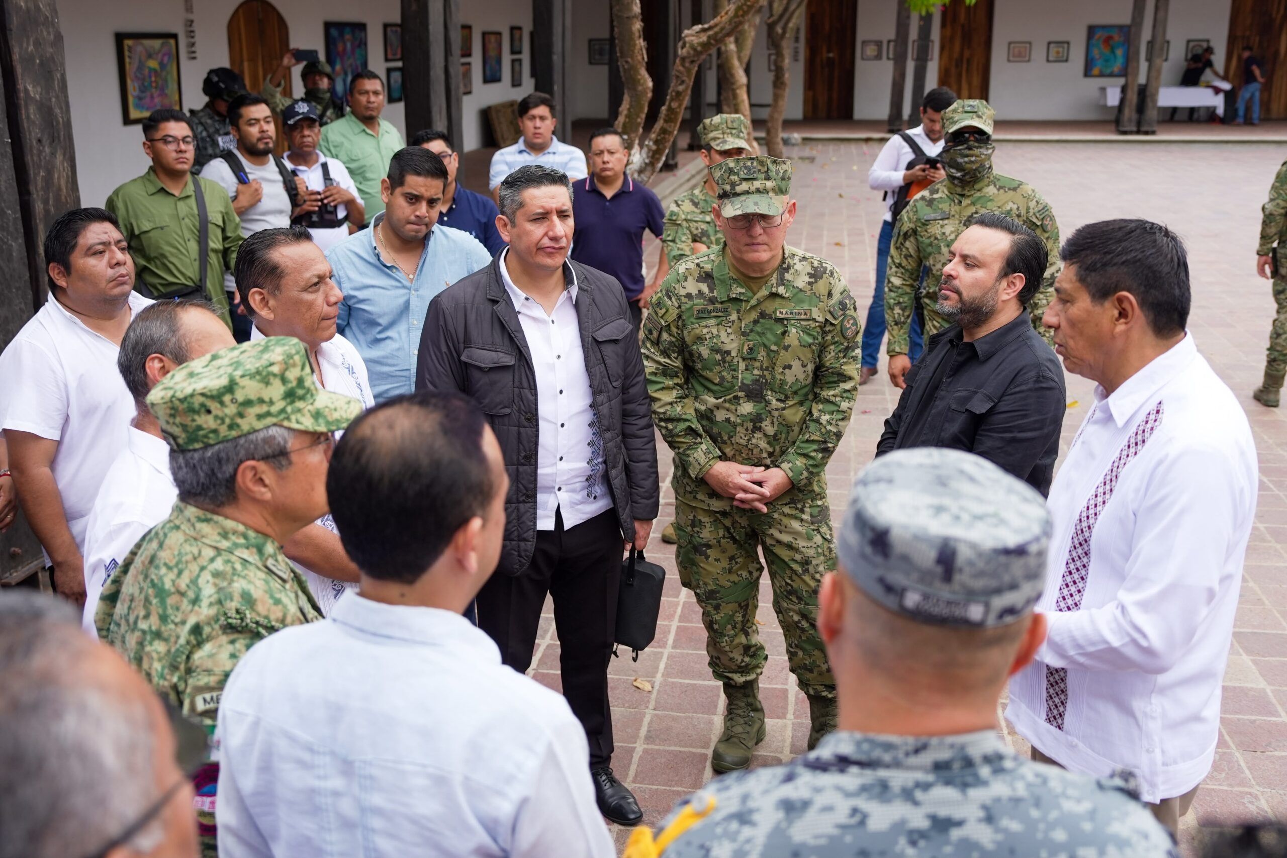 Salomón Jara anuncia nueva Policía Municipal, videocámaras, Arcos de Seguridad el programa Cayapadu Lii en Juchitán Salomón Jara anuncia nueva Policía Municipal, videocámaras, Arcos de Seguridad el programa Cayapadu Lii en Juchitán