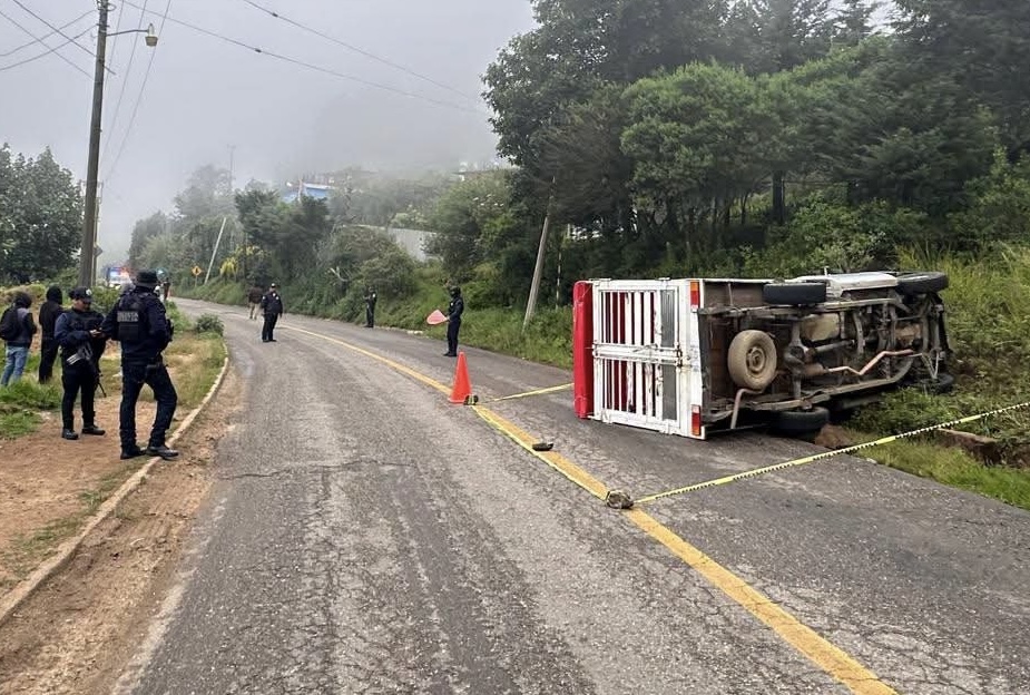 Hallan a Arnulfo Ramírez, exagente de San José del Pacífico, ejecutado en camioneta volcada con disparos de 9 mm Hallan a Arnulfo Ramírez, exagente de San José del Pacífico, ejecutado en camioneta volcada con disparos de 9 mm