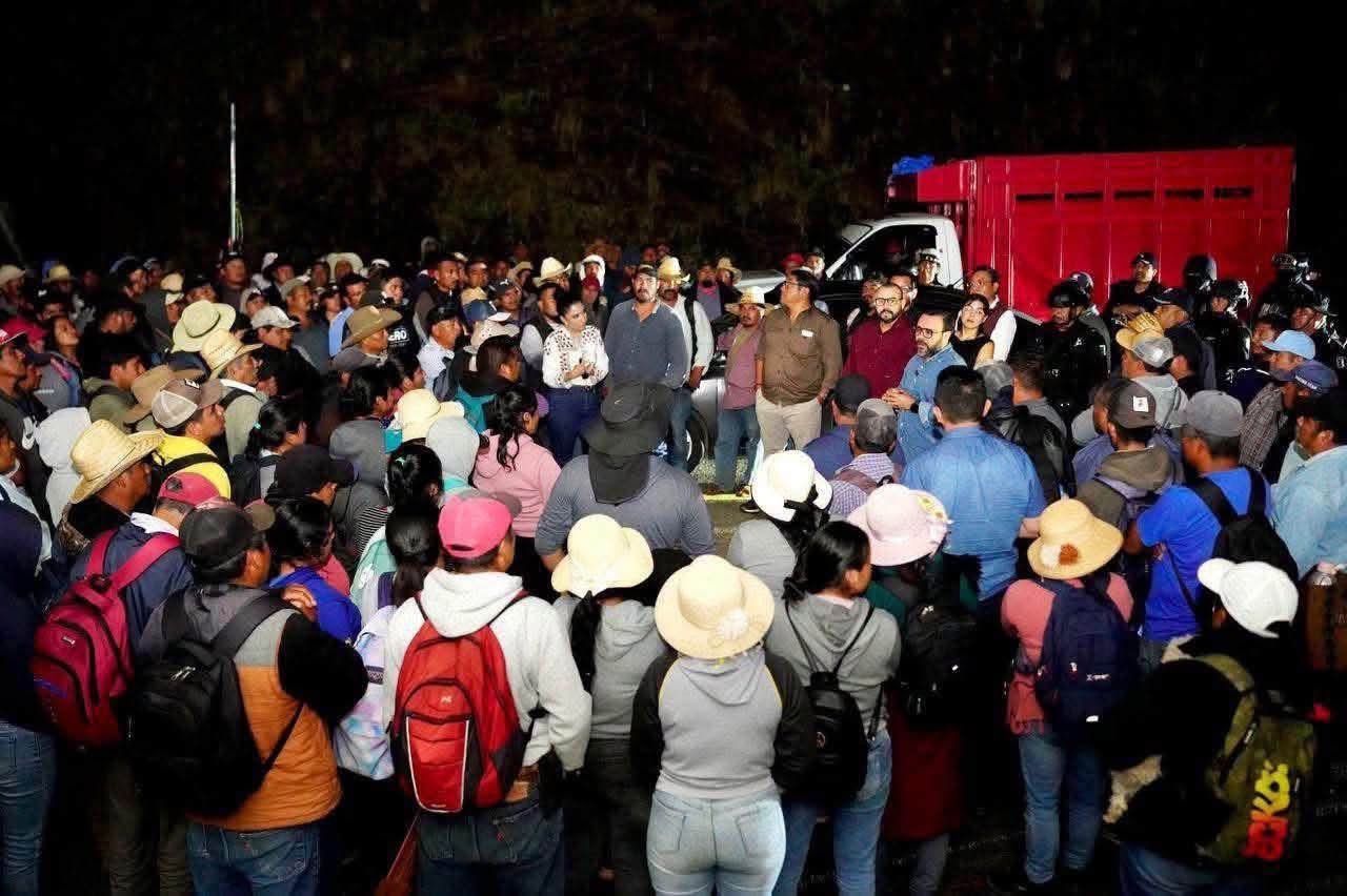 Pobladores de San Pedro Coatlán retiran bloqueo, pero San Sebastián cierra supercarretera en kilómetro 65