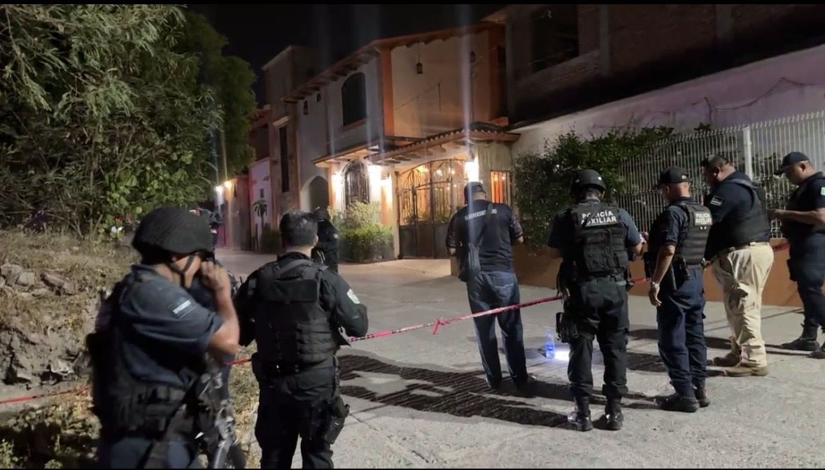Sujetos desconocidos disparan contra domicilio de Albino Pérez, subdirector general del IEEPO en Juchitán, Oaxaca Sujetos desconocidos disparan contra domicilio de Albino Pérez, subdirector general del IEEPO en Juchitán, Oaxaca