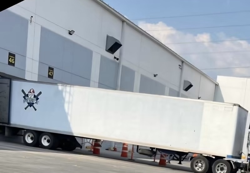 Roban caja seca de tráiler en estacionamiento de Sam’s Club Oaxaca esta madrugada