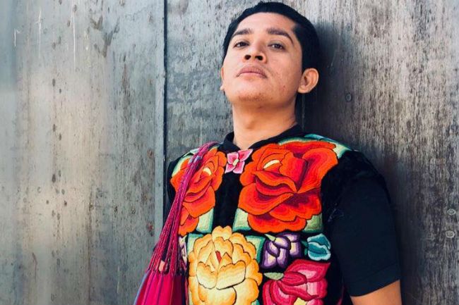 Elvis Guerra, el diseñador del vestido de la Presidenta, acepta que cobró una plaza en el IEEPO “pero solo por seis meses” Elvis Guerra, el diseñador del vestido de la Presidenta, acepta que cobró una plaza en el IEEPO “pero solo por seis meses”