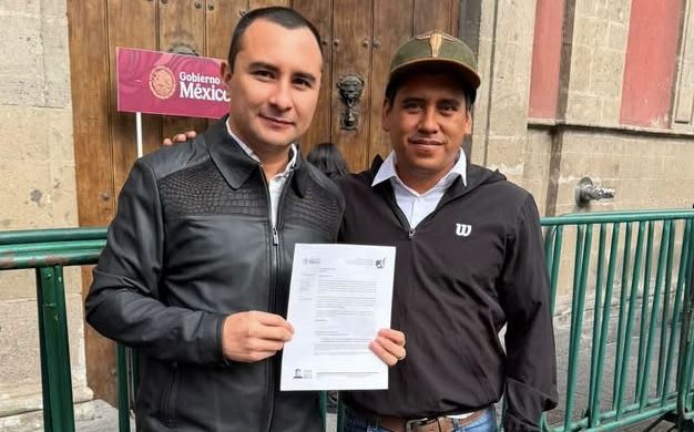 Puerto Escondido lleva crisis sanitaria y servicios deficientes hasta Palacio Nacional, ante falta de respuesta en su municipio