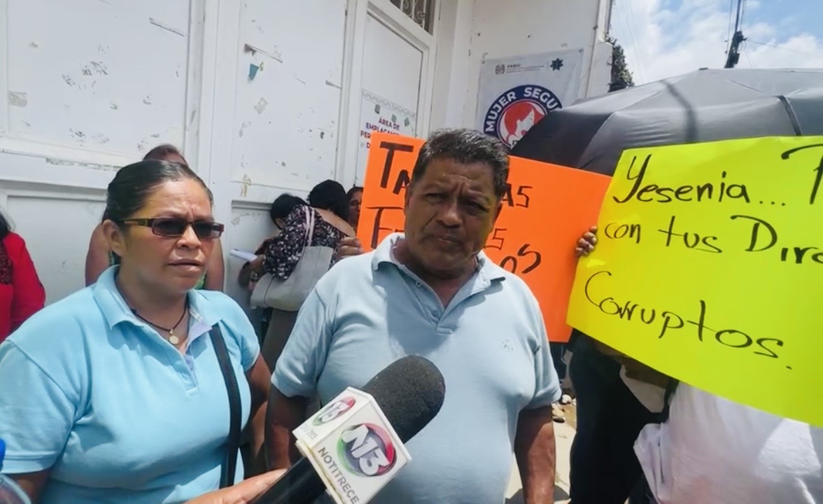 Taxistas del Valle Central protestan ante Semovi por hostigamiento y retenciones de la Policía Vial; maltratan a reportero Taxistas del Valle Central protestan ante Semovi por hostigamiento y retenciones de la Policía Vial; maltratan a reportero