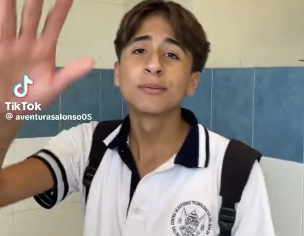 Alumno del CETMAR 05 de Salina Cruz es expulsado tras exhibir baños; padres convocan a reunión el lunes Alumno del CETMAR 05 de Salina Cruz es expulsado tras exhibir baños; padres convocan a reunión el lunes