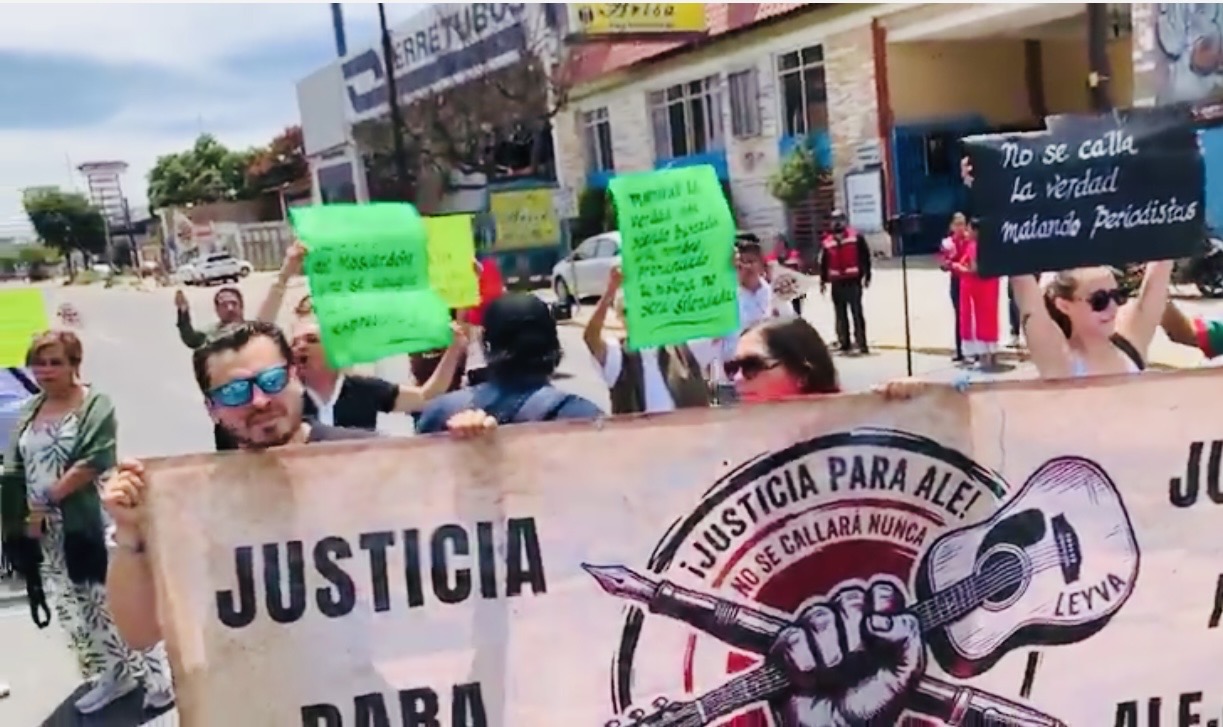 Oaxaca: Familia del periodista Alejandro Leyva exige resultados y cuestiona lentitud de FGR a dos meses del asesinato Oaxaca: Familia del periodista Alejandro Leyva exige resultados y cuestiona lentitud de FGR a dos meses del asesinato