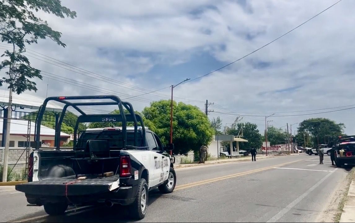 Elementos federales y estatales catean comandancia policial de Juchitán, Oaxaca, tras petición de Jara de desaparecer poderes Elementos federales y estatales catean comandancia policial de Juchitán, Oaxaca, tras petición de Jara de desaparecer poderes