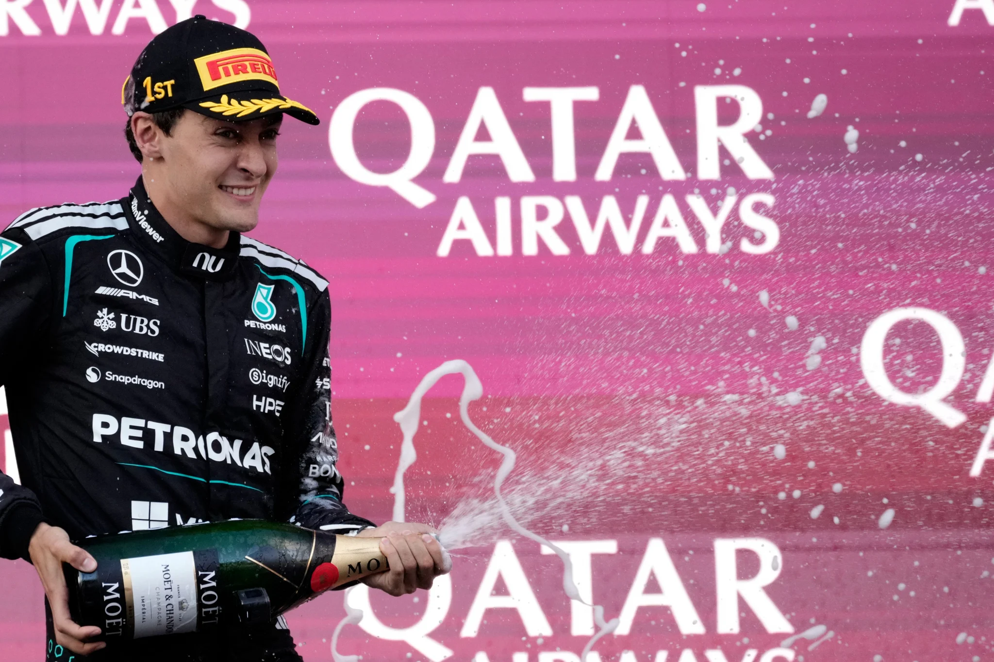 F1: Russell resiste a Verstappen y gana en Bakú; Checo Pérez cierra 15° y no suma puntos F1: Russell resiste a Verstappen y gana en Bakú; Checo Pérez cierra 15° y no suma puntos