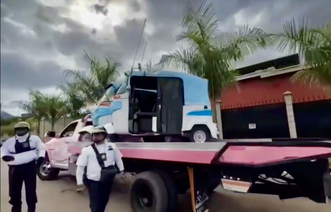 Semovi Oaxaca asegura mototaxis piratas que operaban en Hacienda Blanca y los saca de circulación Semovi Oaxaca asegura mototaxis piratas que operaban en Hacienda Blanca y los saca de circulación