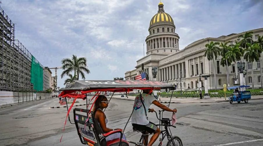 Cuba autoriza contratación directa, cuentas bancarias en el exterior y apertura turística