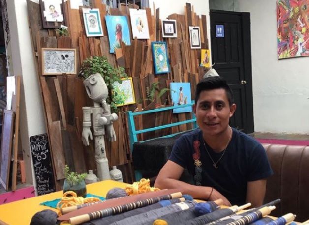 Aseguran casa del diseñador tzotzil Alberto López Gómez en Chiapas; es acusado de adeudar más de 572 mil pesos a artesanas