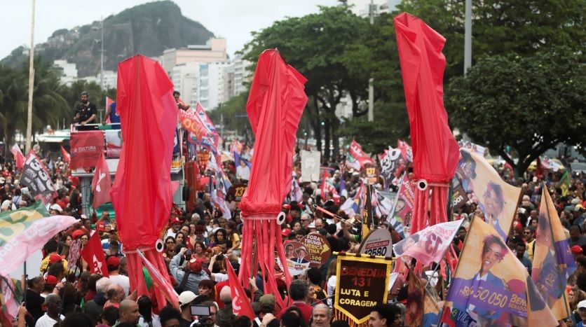 Miles marchan a favor de la reelección de Lula Miles marchan a favor de la reelección de Lula