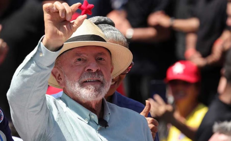 Lula presenta ventaja de 5 puntos frente a Flávio Bolsonaro; faltan 6 días para elecciones en Brasil Lula presenta ventaja de 5 puntos frente a Flávio Bolsonaro; faltan 6 días para elecciones en Brasil