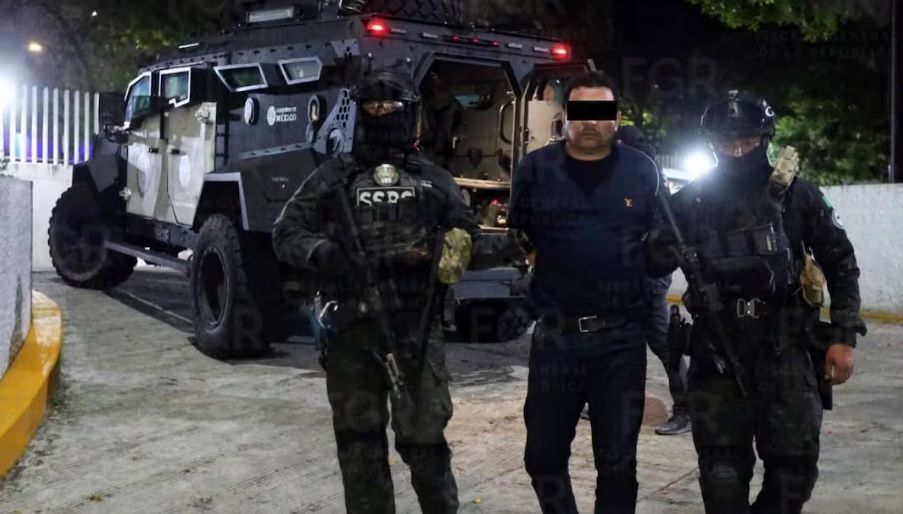 Juez desecha solicitud de amparo de «El R1», autor intelectual del asesinato de Carlos Manzo Juez desecha solicitud de amparo de «El R1», autor intelectual del asesinato de Carlos Manzo