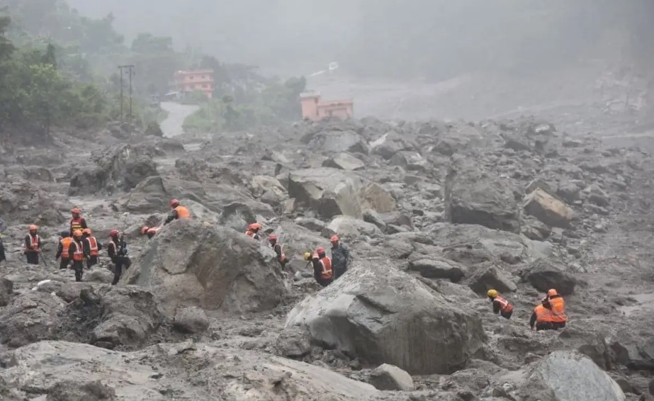 Nepal eleva a mil 295 el número de muertos por riada