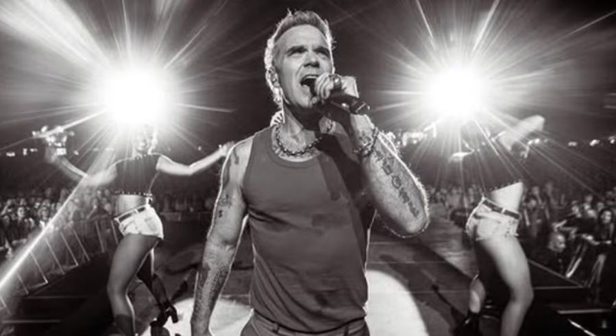 Robbie Williams sorprende a sus fans en Lima: canta «Angels» a capela afuera de su hotel tras cancelarse su concierto