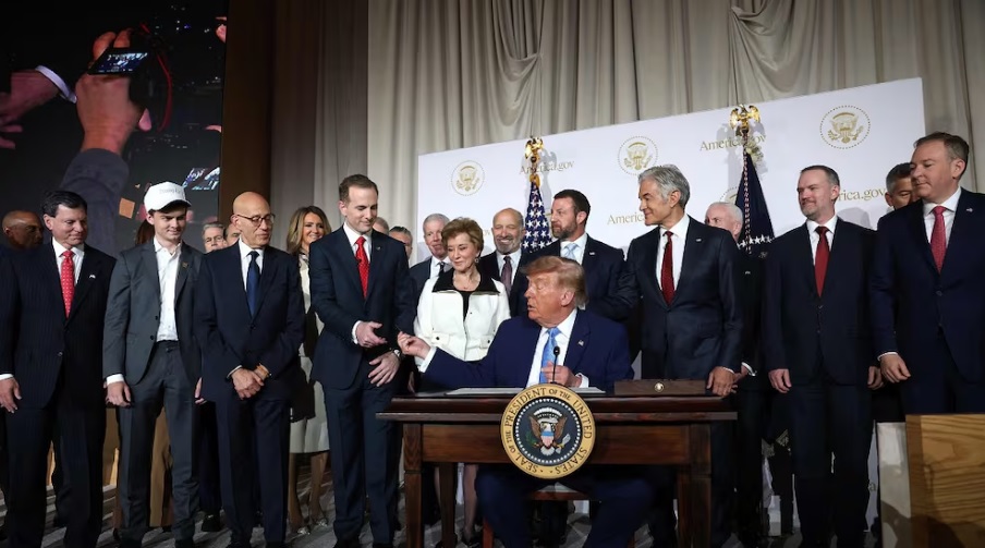 Trump se reúne con Musk, Amodei, Bezos, para hablar de la IA; rechaza frenar desarrollo de la tecnología Trump se reúne con Musk, Amodei, Bezos, para hablar de la IA; rechaza frenar desarrollo de la tecnología