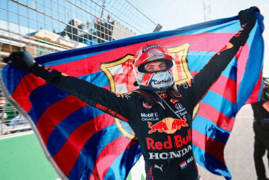 Max Verstappen logra histórica primera victoria en el Gran Premio de Singapur; Checo, en lugar 17