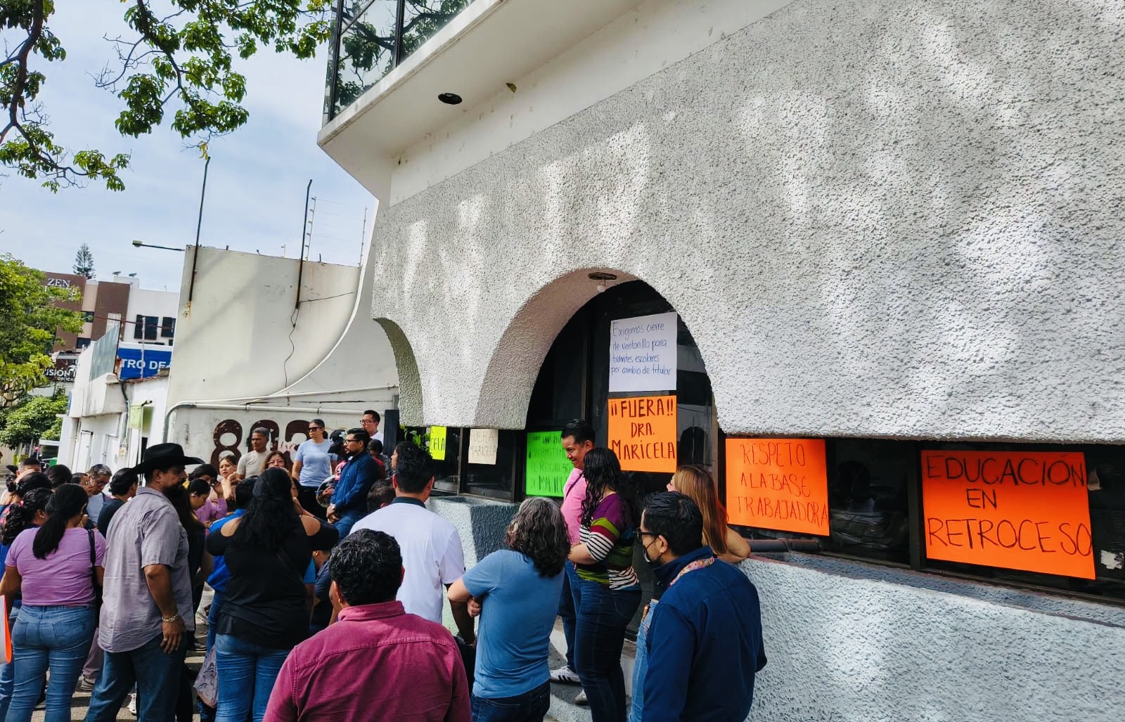 Trabajadores de la SEP Oaxaca protestan contra incorporación de Maricela Núñez por presunto maltrato laboral Trabajadores de la SEP Oaxaca protestan contra incorporación de Maricela Núñez por presunto maltrato laboral