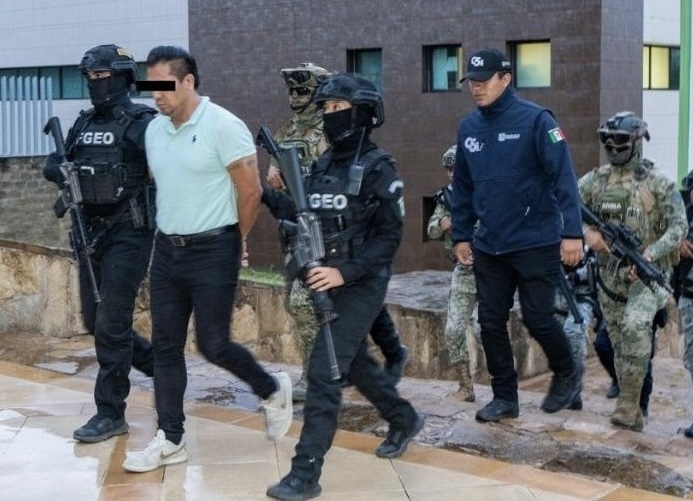 Detiene Fiscalía a Roberto Getzemani, operador financiero de ASAEO y extorsionador en Central de Abasto de Oaxaca Detiene Fiscalía a Roberto Getzemani, operador financiero de ASAEO y extorsionador en Central de Abasto de Oaxaca