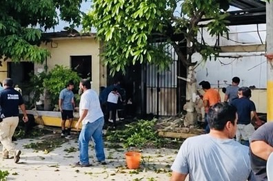 Explota polvorín clandestino en Octava Sección Cheguigo; deja tres heridos y domicilio totalmente calcinado en Juchitán Explota polvorín clandestino en Octava Sección Cheguigo; deja tres heridos y domicilio totalmente calcinado en Juchitán