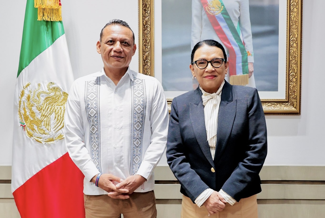 Gobernación recibe al comisionado de Juchitán, Oaxaca, tras nueva ola de asesinatos pese al despliegue de fuerzas de seguridad Gobernación recibe al comisionado de Juchitán, Oaxaca, tras nueva ola de asesinatos pese al despliegue de fuerzas de seguridad