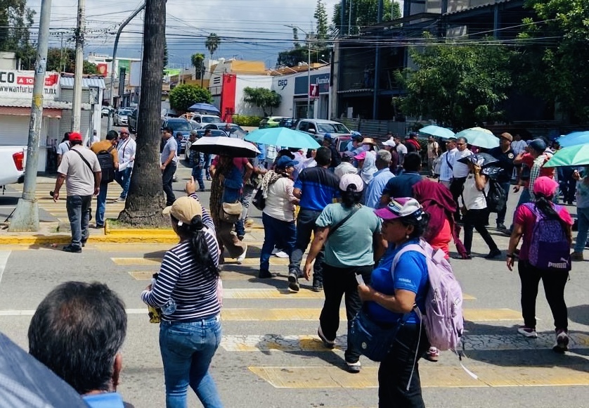 Profesores de educación indígena de la Sección 22 bloquean accesos y carreteras de Oaxaca en el marco de protestas por 72 horas