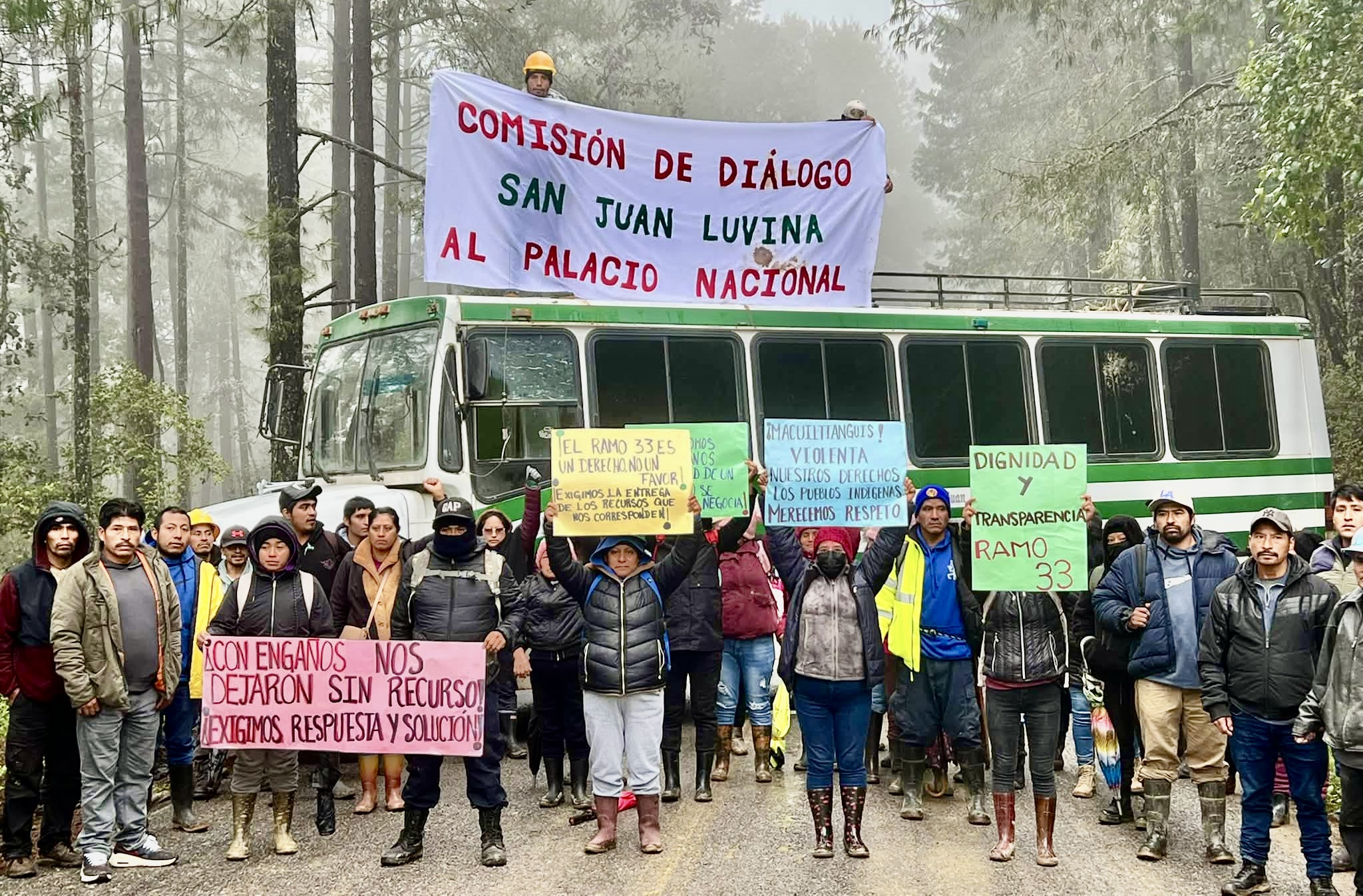 Por falta de acuerdos sobre Ramo 33 cumple tres días bloqueada la carretera Oaxaca-Tuxtepec en la Sierra Norte Por falta de acuerdos sobre Ramo 33 cumple tres días bloqueada la carretera Oaxaca-Tuxtepec en la Sierra Norte
