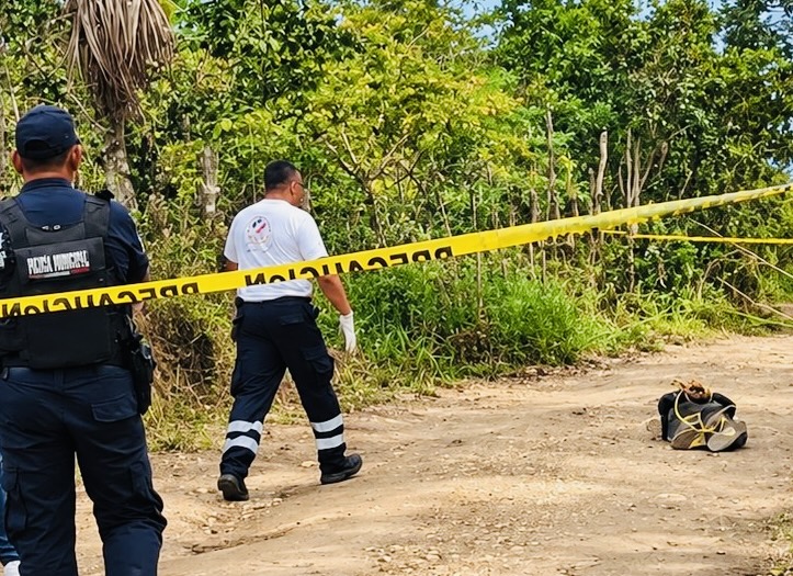 Hallan hombre maniatado y sin vida en el camino al basurero de Zafra, en Putla Villa de Guerrero, Oaxaca Hallan hombre maniatado y sin vida en el camino al basurero de Zafra, en Putla Villa de Guerrero, Oaxaca