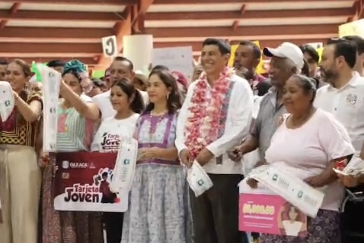 Gobierno de Oaxaca entrega más de cuatro mil apoyos en Juchitán con programa Cayapadu Lii bienestar Gobierno de Oaxaca entrega más de cuatro mil apoyos en Juchitán con programa Cayapadu Lii bienestar