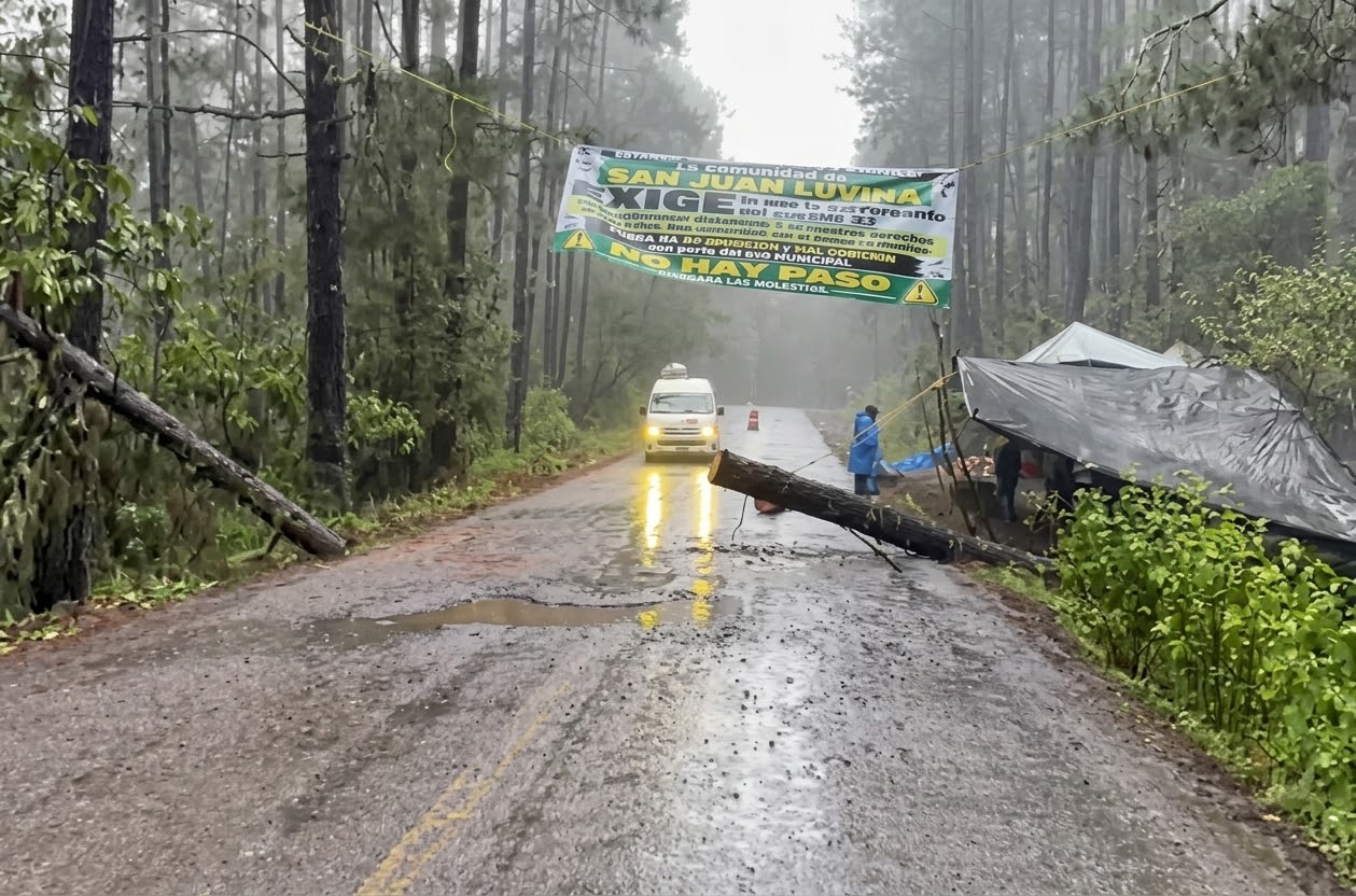 Autoridades y habitantes de San Juan Luvina liberan carretera Oaxaca-Tuxtepec para exigir diálogo por recursos del Ramo 33 Autoridades y habitantes de San Juan Luvina liberan carretera Oaxaca-Tuxtepec para exigir diálogo por recursos del Ramo 33