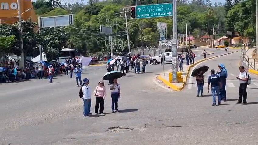 Sección 22 de la CNTE paraliza Oaxaca hoy con paro de 24 horas y bloqueos carreteros