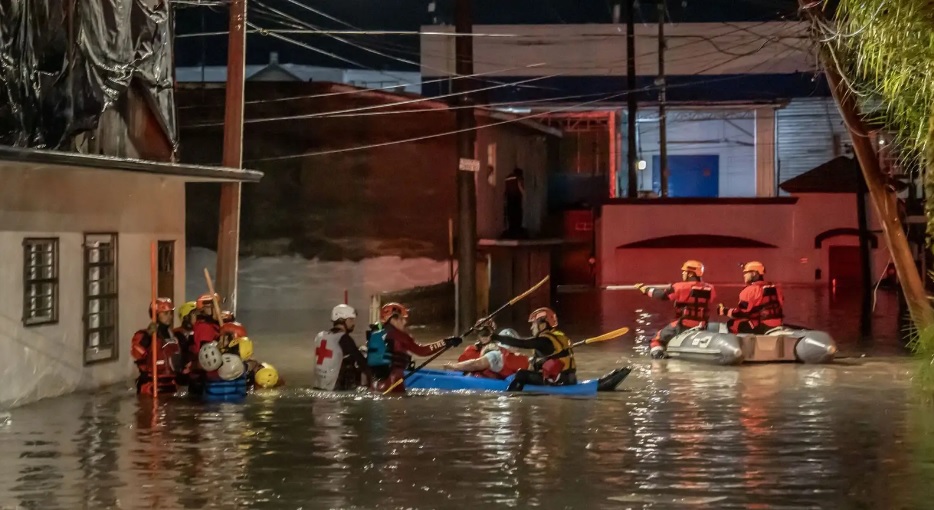 Tormenta tropical ‘Rachel’ deja un muerto y 10 desaparecidos en Ensenada Tormenta tropical ‘Rachel’ deja un muerto y 10 desaparecidos en Ensenada