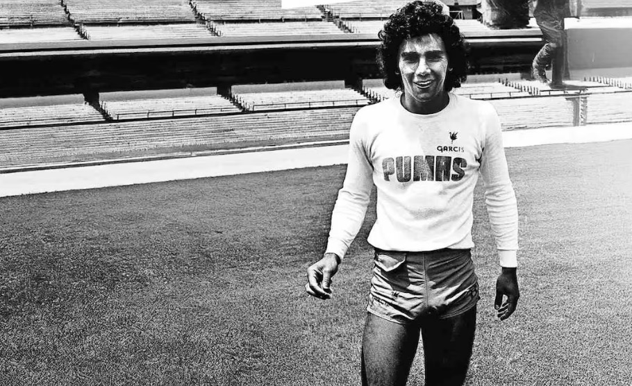 Hugo Sánchez cumple 50 años de su debut como profesional; presume un legado eterno Hugo Sánchez cumple 50 años de su debut como profesional; presume un legado eterno