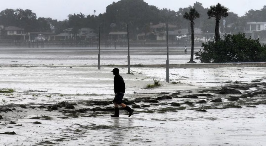 Florida declara emergencia ante el avance de tormenta tropical «Isaías»; podría convertirse en huracán el jueves Florida declara emergencia ante el avance de tormenta tropical «Isaías»; podría convertirse en huracán el jueves