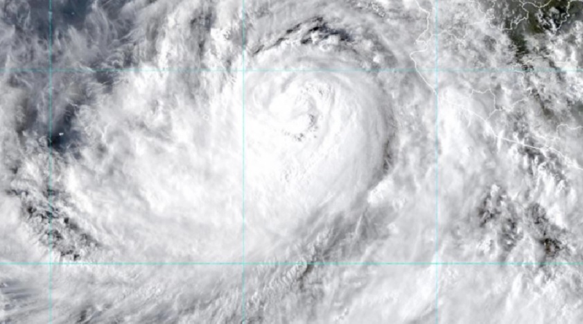 Huracán Rachel se intensifica a categoría 2; generará lluvias muy fuertes en 4 estados