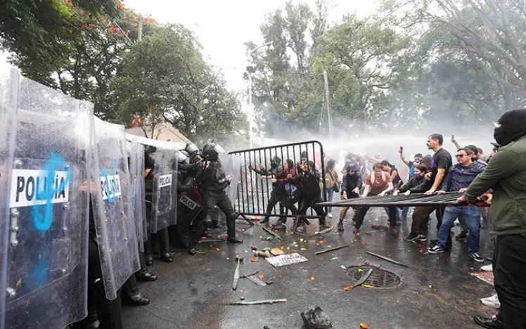 Sheinbaum pide a la CNDH investigar represión en marcha del agua en Jalisco; «no podemos permitir tortura a jóvenes»