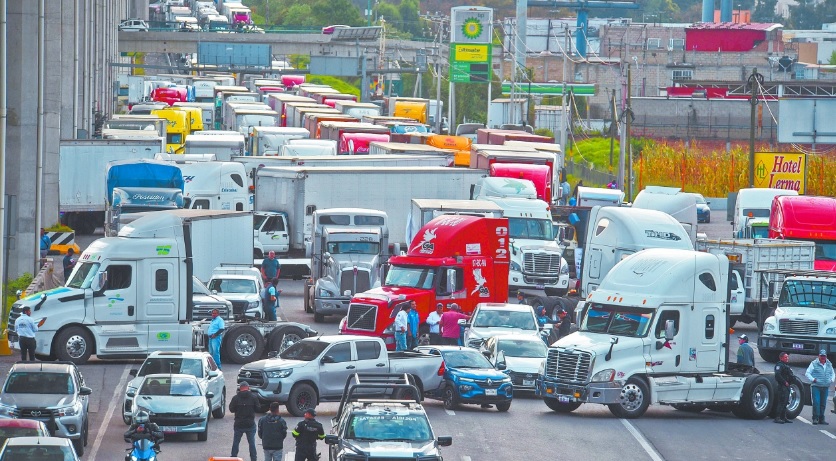 Segob y Canacar acuerdan retirar los bloqueos y suspender manifestaciones de transportistas Segob y Canacar acuerdan retirar los bloqueos y suspender manifestaciones de transportistas