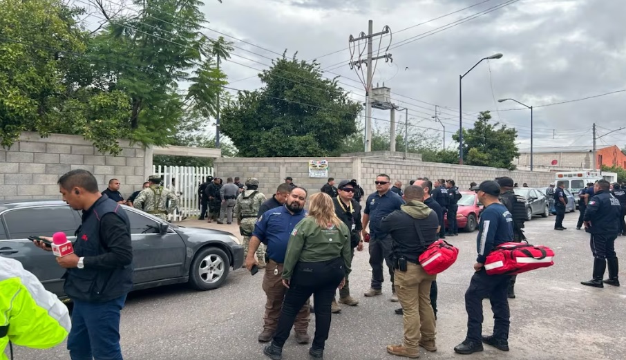 Ataque con machetes y bombas molotov en secundaria de Torreón deja un muerto y tres heridos; autoridades investigan Ataque con machetes y bombas molotov en secundaria de Torreón deja un muerto y tres heridos; autoridades investigan